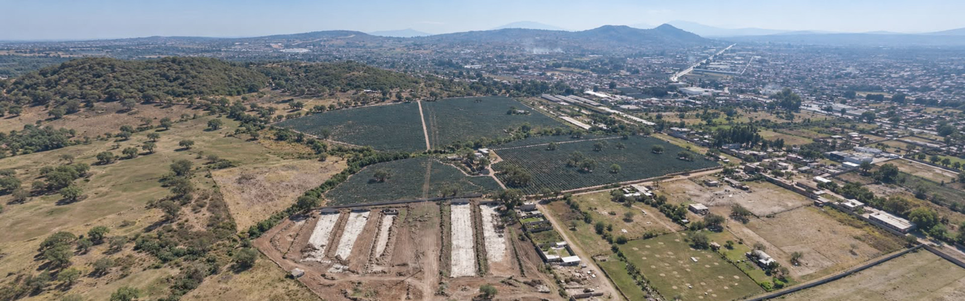 Avenida principal y terrenos industriales de TonaPark en Tonalá, Jalisco.
