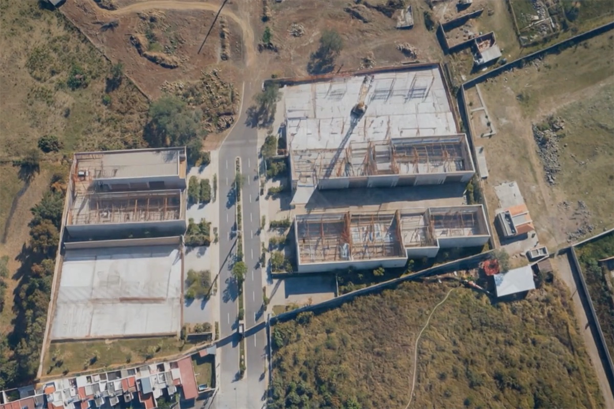 Vista aérea del desarrollo de infraestructura y vialidades de TonaPark en Tonalá, Jalisco.